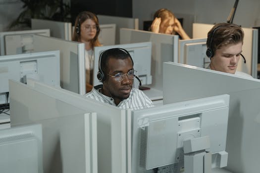 Assistenza clienti call center: tempi di attesa eccessivi e sanzioni