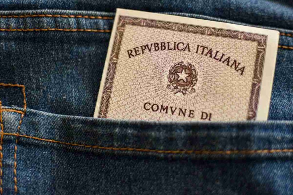 Carta d’identità, rischi fino a 206 euro di multa