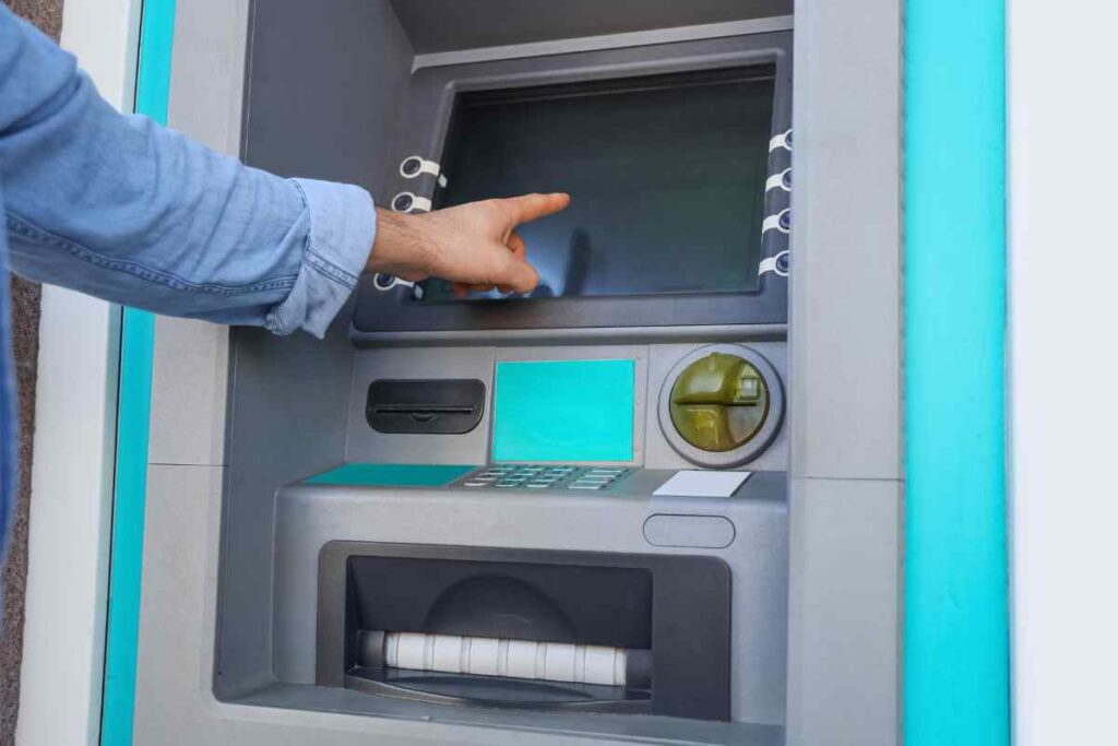 Bancomat, premi questo tasto importantissimo dopo il prelievo