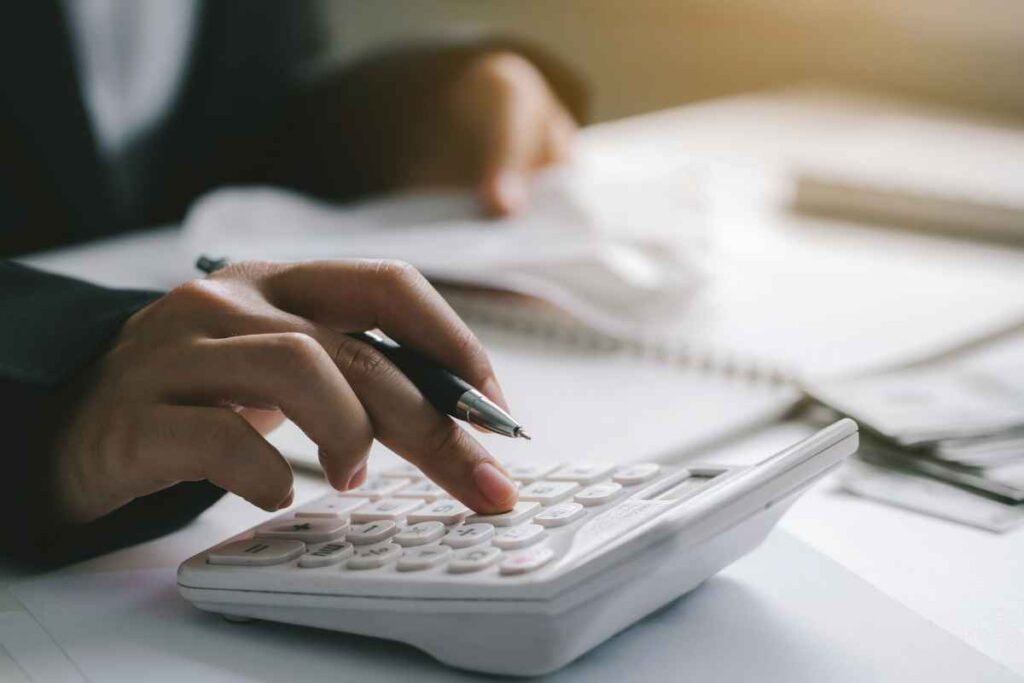 Pioggia di aumenti in busta paga: fino a 2.500€ di arretrati e 280€ al mese in più