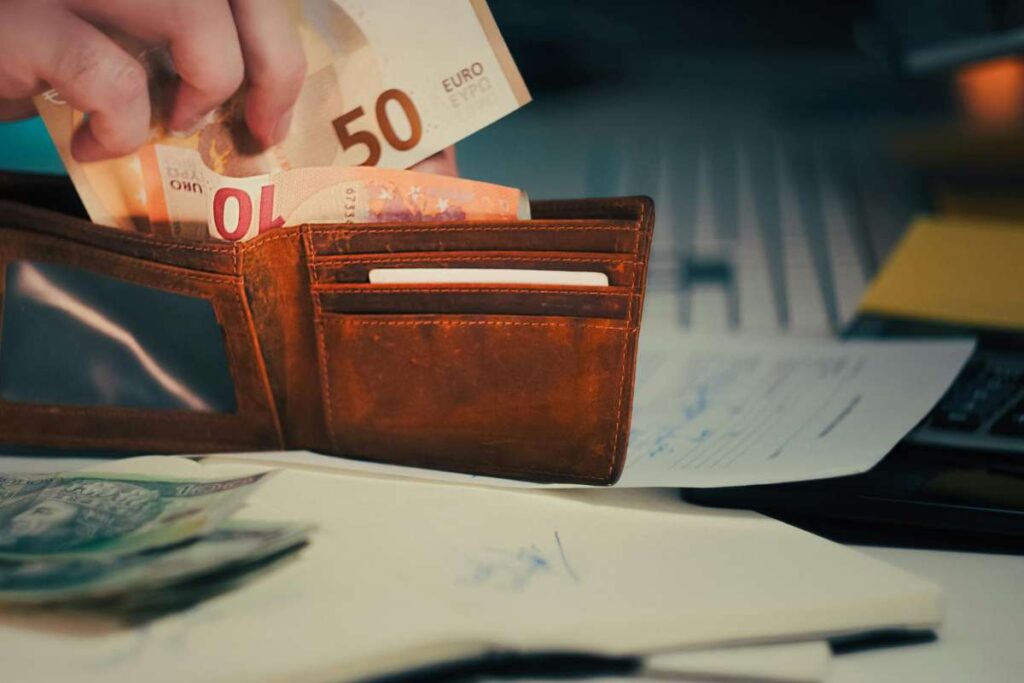 Cambia ancora il tetto dei contanti, nuove regole